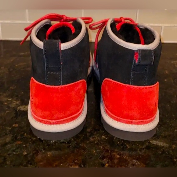 UGG MEN-Neumel boots size 10, (Black, Red, and Gray) - Picture 5 of 5
